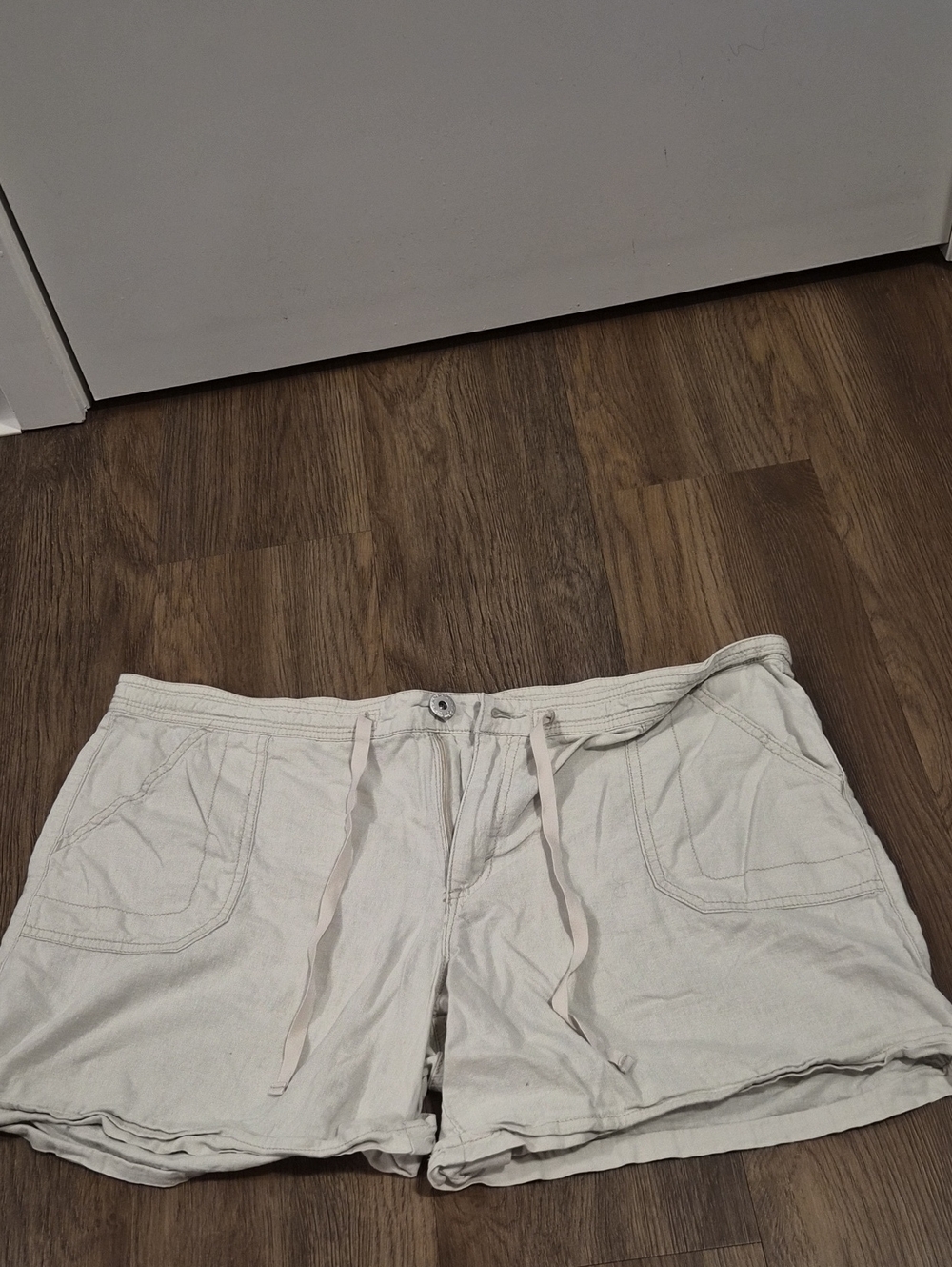 Bandolino Cream Drawstring Casual Cargo Shorts